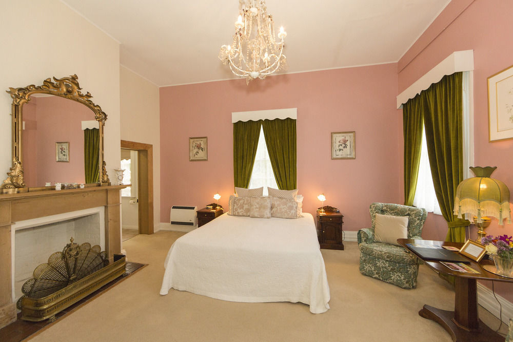 The Racecourse Inn Longford Exteriör bild