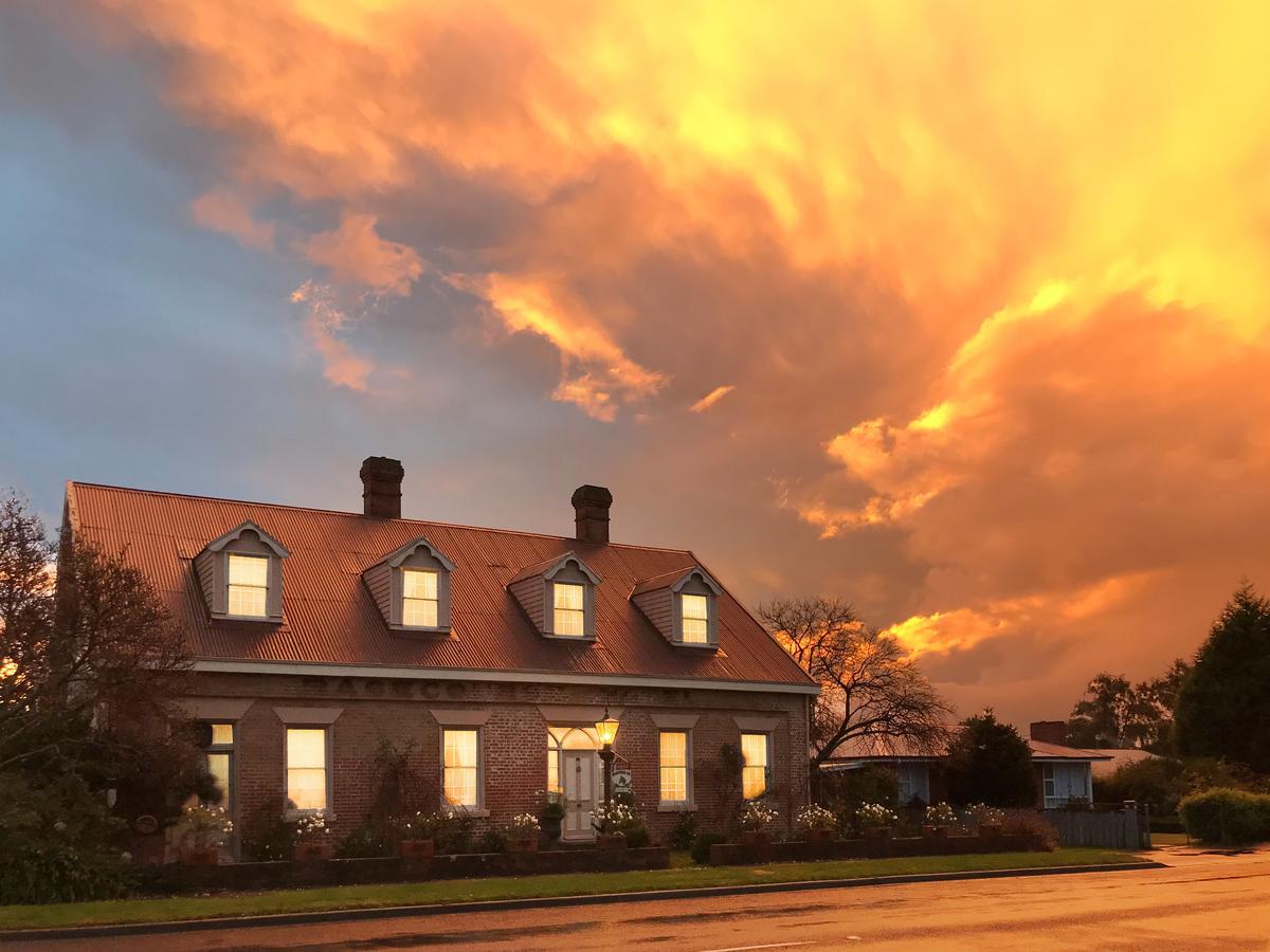 The Racecourse Inn Longford Exteriör bild