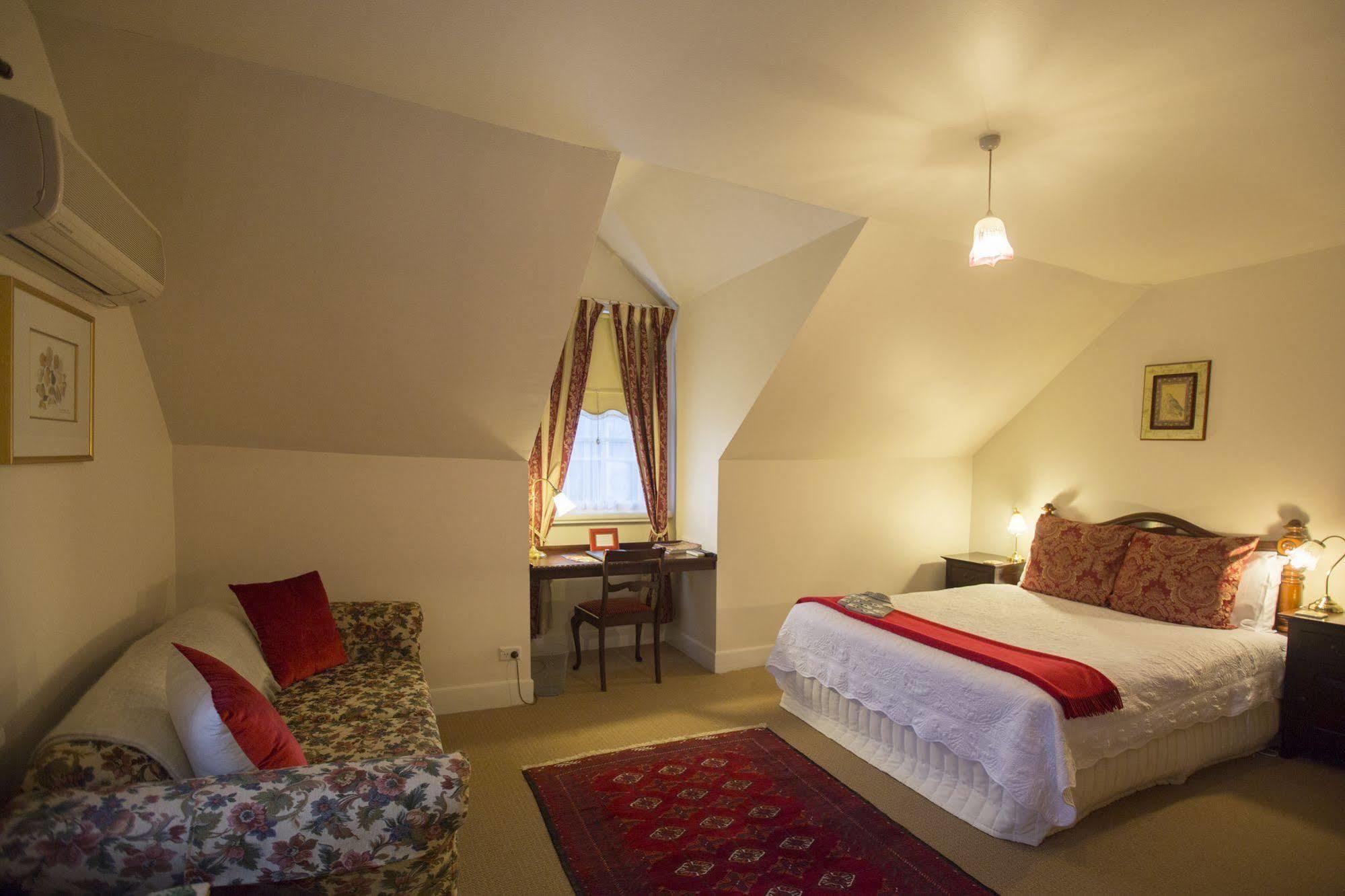 The Racecourse Inn Longford Exteriör bild