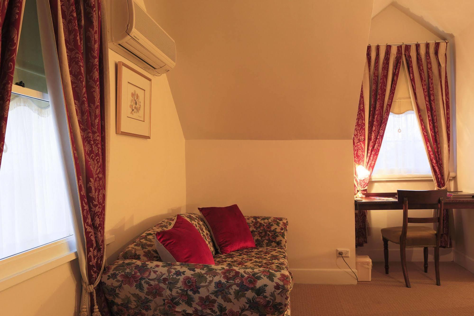 The Racecourse Inn Longford Exteriör bild