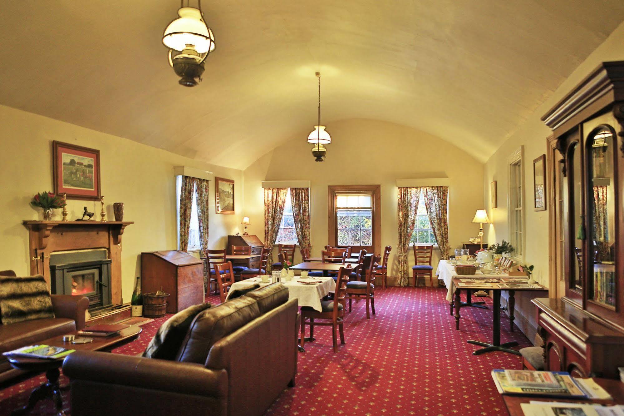 The Racecourse Inn Longford Exteriör bild